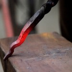 Façonnage du fer à la forge aux Etablissements Crapeau de Prunay-sur-Essonne